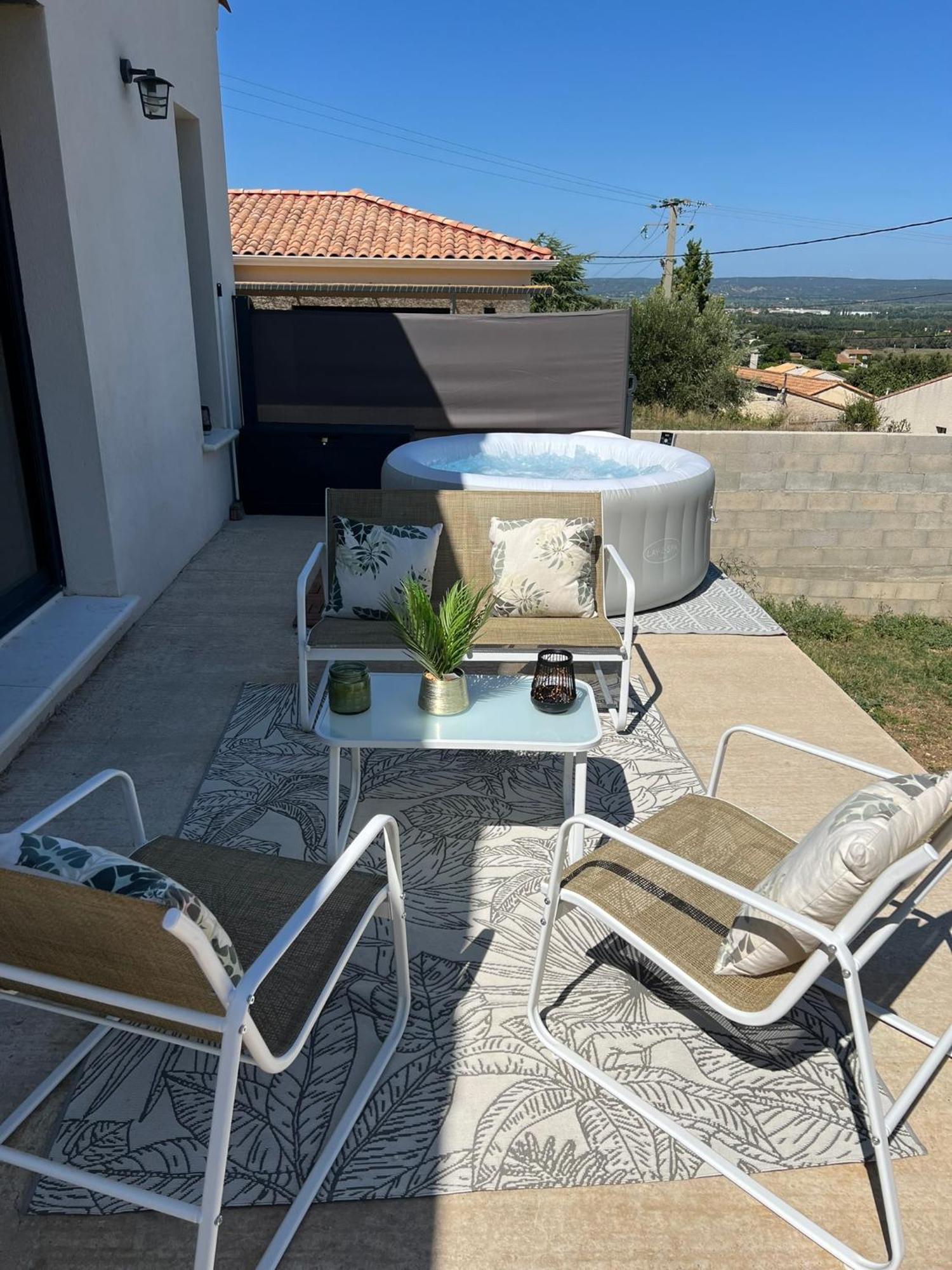 Agreable Villa Recente Au Coeur D'Un Charmant Petit Village Sernhac Zewnętrze zdjęcie